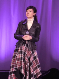 周慧敏分享聖誕真義 首次在崇拜公開演唱