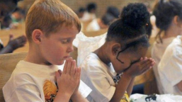 只能感謝陽光雨露﹖瑞典基督教幼兒園謝飯禱告竟被禁