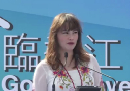 福音盛會國際場,風光背後,印尼超模翠拉蒂尋找上帝