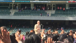 【福音盛會國際場】約翰牧師呼召：來得活水！參加者流淚決志