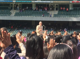 【福音盛會國際場】約翰牧師呼召：來得活水！參加者流淚決志