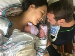 生命鬥士力克雙胞胎女兒出世：「感謝神的雙重祝福！」