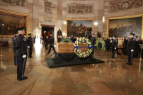 葛培理靈柩安放國會供瞻仰 墓誌銘:主耶穌基督福音傳道人