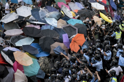 以愛克服政治傷痛 劉進圖:定睛看耶穌