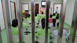 台灣夜場毒女子奉召重返監獄 回頭堅固姊妹