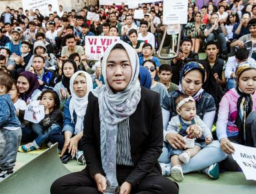 瑞典女生違法助難民 惹倫理爭議