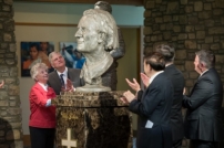 中國頂級雕塑家袁熙坤創葛培理雕像 封刀之作致敬福音使者