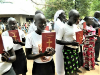 翻譯長達40年 南蘇丹迪丁加聖經面世