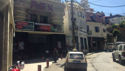 非洲古舊歌劇院變教堂 音樂崇拜吸年輕族