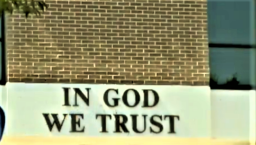 南達科他州新法 公校展示「我們信仰上帝」