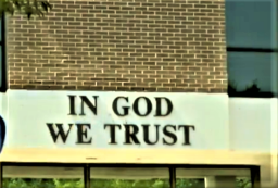 南達科他州新法 公校展示「我們信仰上帝」