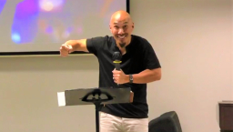 美知名華裔牧者居港服侍貧民 陳恩藩挑戰教會追求崇高理想