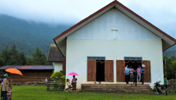 老撾薩滿巫師尋上帝入獄 誓建教會為村民掃盲