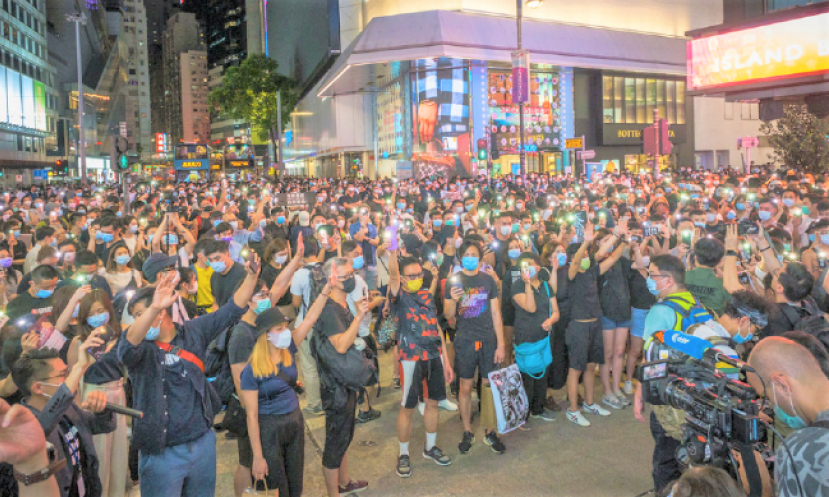 突破反修例調查：七成半青少年感難過 九成六自認香港人