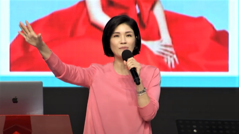 女主播半年喪夫失父母 接受傷痛治療走出死巷