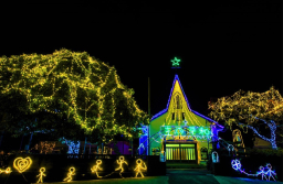 日本長崎縣教堂迎聖誕 掛漢字燈飾祈平安