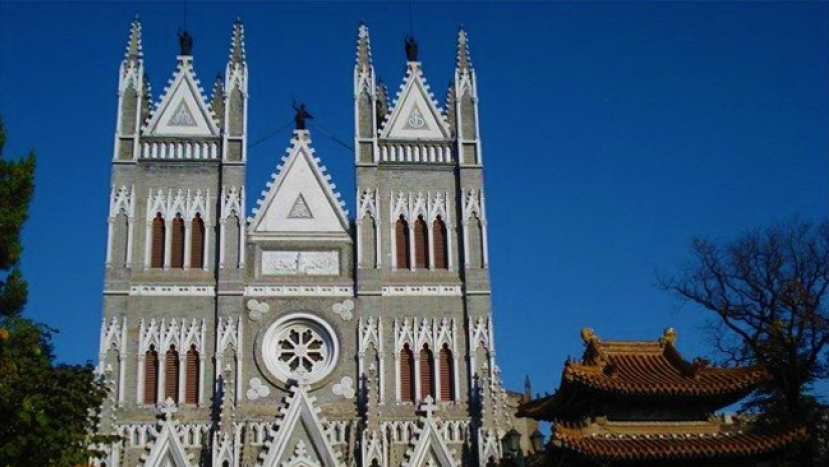 中國聖誕兩面體 促商機禁教堂賀「洋教」
