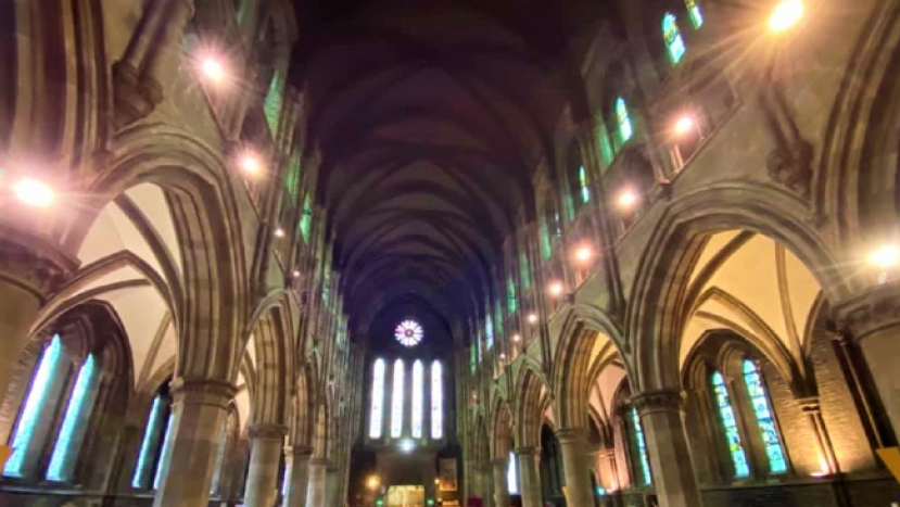 英國變種病毒個案急升 蘇格蘭教堂關閉英格蘭開放