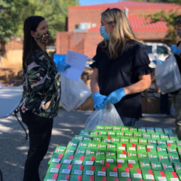 馬丁路德金紀念日 團體送餐派衣物踐行博愛