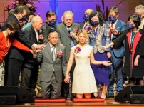 大型教會台北靈糧堂 周巽正接任:神是主角盼各盡其職