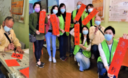 仁親協會農曆年關懷獨居長者 92歲爺爺寫春聯慶新年