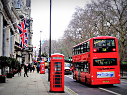 今年預13萬港人移居英國 500教會簽署協議支援