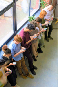 全球手機用户破40億 媒體人提出入靜訓練: 「凝視牆壁」