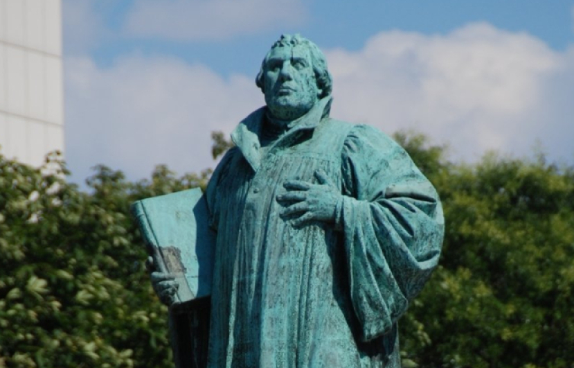 講座論信義宗政教關係:「上帝一國兩治」屬靈屬世並行