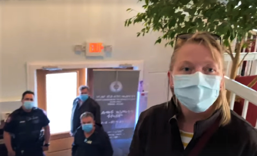 警察闖波蘭教堂驅散教友 牧師怒斥「精神病患者」