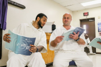 監獄團契10萬本《聖經》 全美贈送囚友