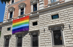 「同志驕傲月」  美駐教廷大使館掛彩虹旗被斥