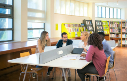 美校園疫情調查 7成學生感覺「被孤立」