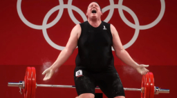 首位變性奧運選手女子舉重敗北 平權論戰不息