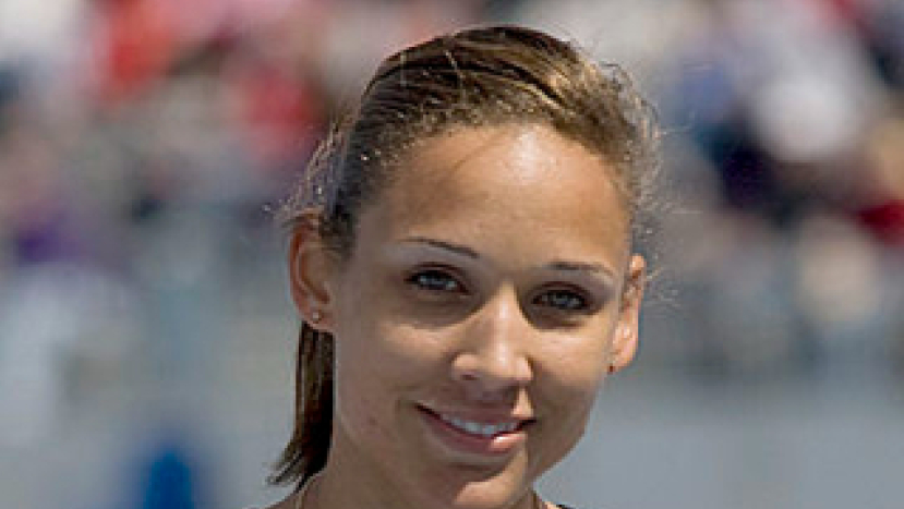 跨欄女選手瓊斯 金牌夢碎上帝微聲 「妳在這裡」