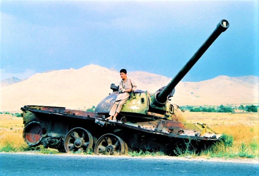 塔利班閃電攻陷阿富汗:秘密信徒憂伊斯蘭法重臨