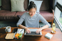 找男女朋友一Click即可? 網上情緣利與弊