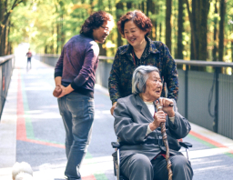 調查：照顧者每周工作61小時 倡議制定休息日