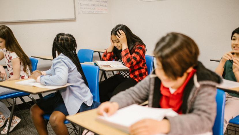 美疾制中心調查：疫情封鎖心靈 44%學生感悲傷