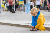 烏克蘭母親攜幼女 逃離戰火36小時