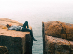 華福調查:逾6成青年躺平 生活疲累職場使命難行