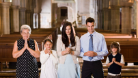 強勢家庭10項特徵:父母子女一起祈禱讀經去教堂