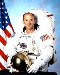 太空人威廉姆斯:融合信仰與科學 締造航天紀錄