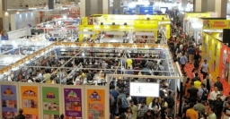 國際書展:印度教徒毀基督教書攤 信徒遊行抗議暴力