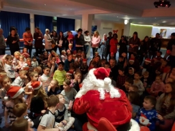 調查:不到一半的美國人聖誕節參加教會活動