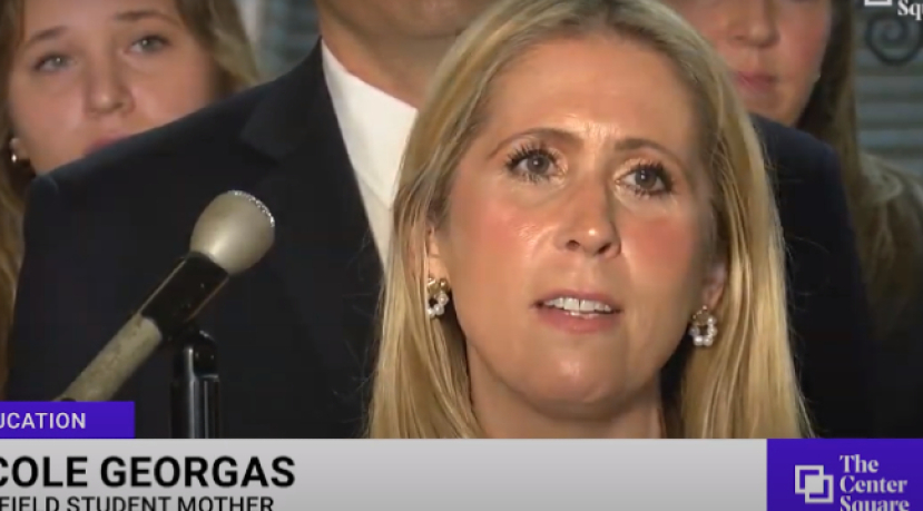 伊利諾州家長指證中學強逼女生與跨性別男生共用更衣室