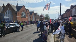 英國小學稱「追求多元文化」取消復活節活動引發抗議