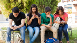 更多青少年意識到社交媒體弊端 卻難言「戒斷」