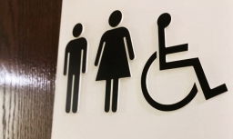 德州通過「全美最嚴洗手間法案」禁生理男進入女性空間