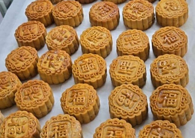 中港台教会关怀弱势庆中秋 赠爱心月饼暖透社区每一角