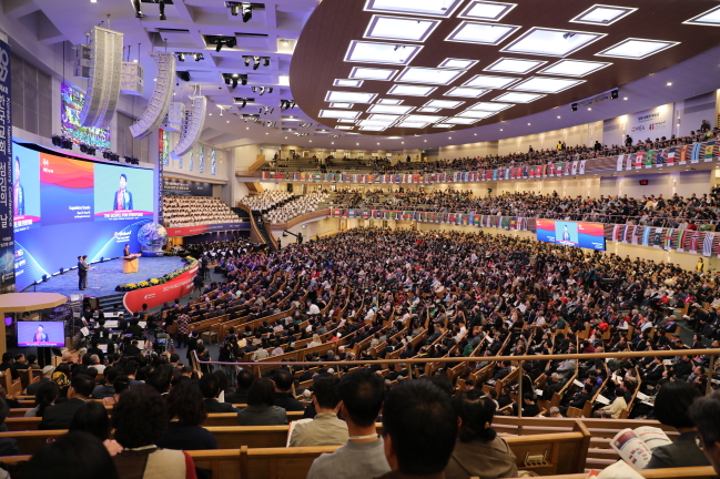 世界福音派聯盟大會首日與韓國教會數千人合一敬拜場面震撼